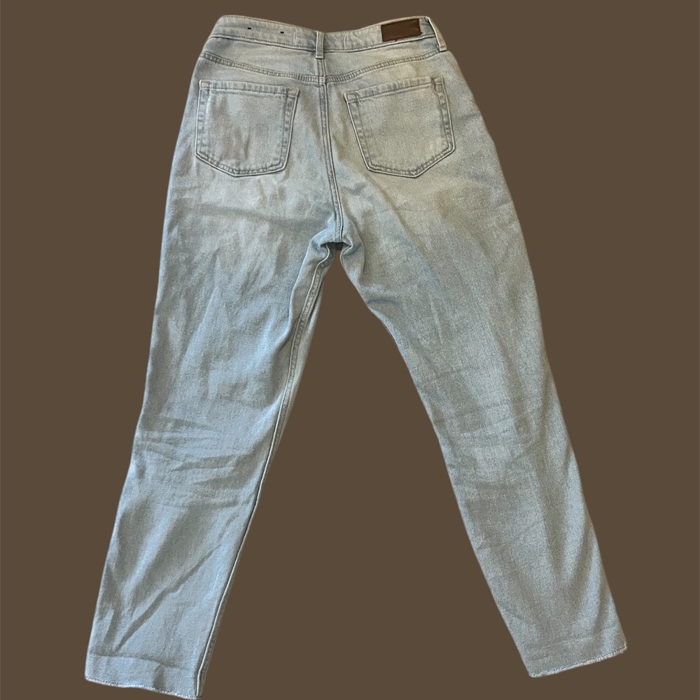 Hollister Ultra High-Rise Mom Jean | Size 3R - Picture 7 of 11